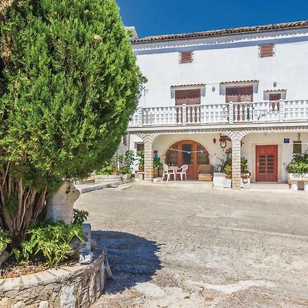 Pet Friendly Apartment In Porec With Wifi المظهر الخارجي الصورة