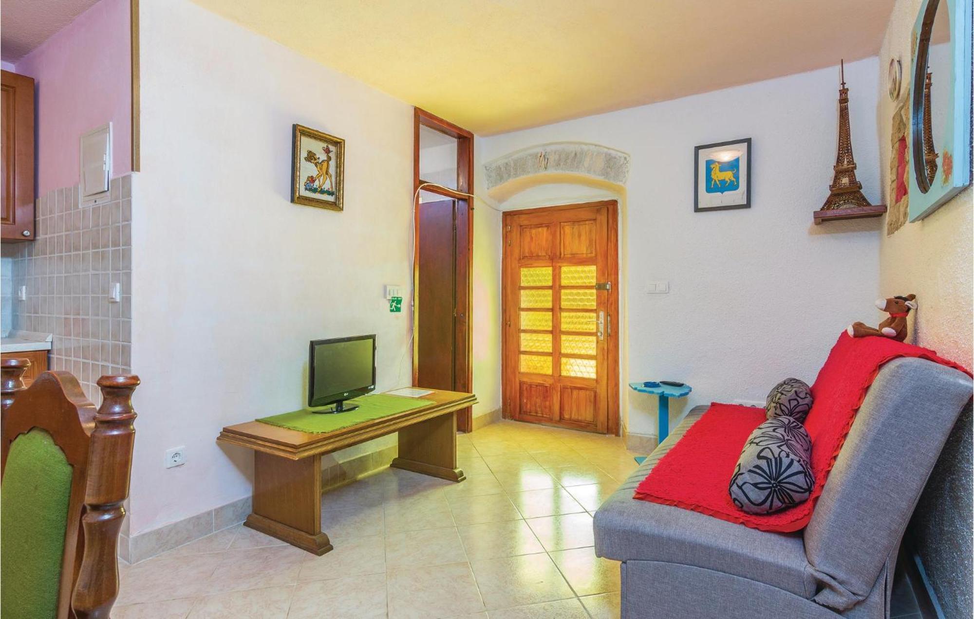 Pet Friendly Apartment In Porec With Wifi المظهر الخارجي الصورة