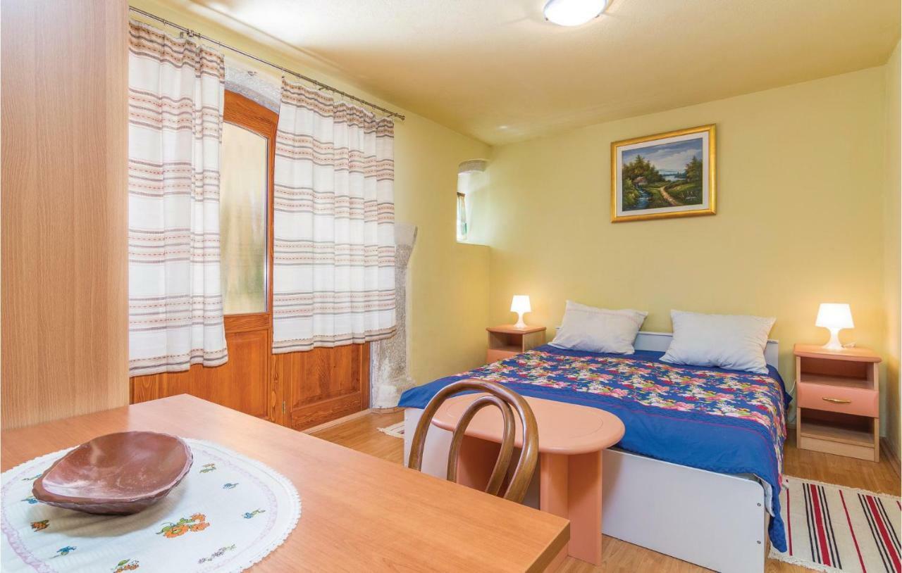 Pet Friendly Apartment In Porec With Wifi المظهر الخارجي الصورة